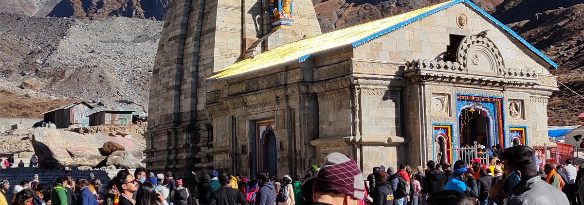 pilgrims near kedarnath temple